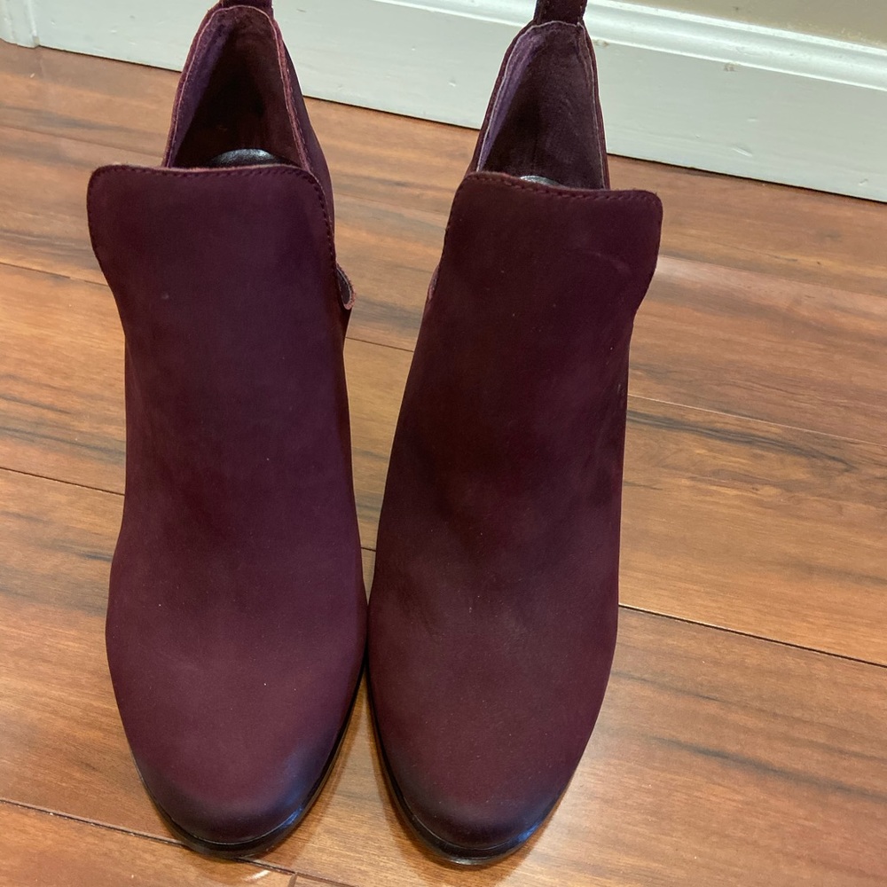 Vince Camuto burgundy booties